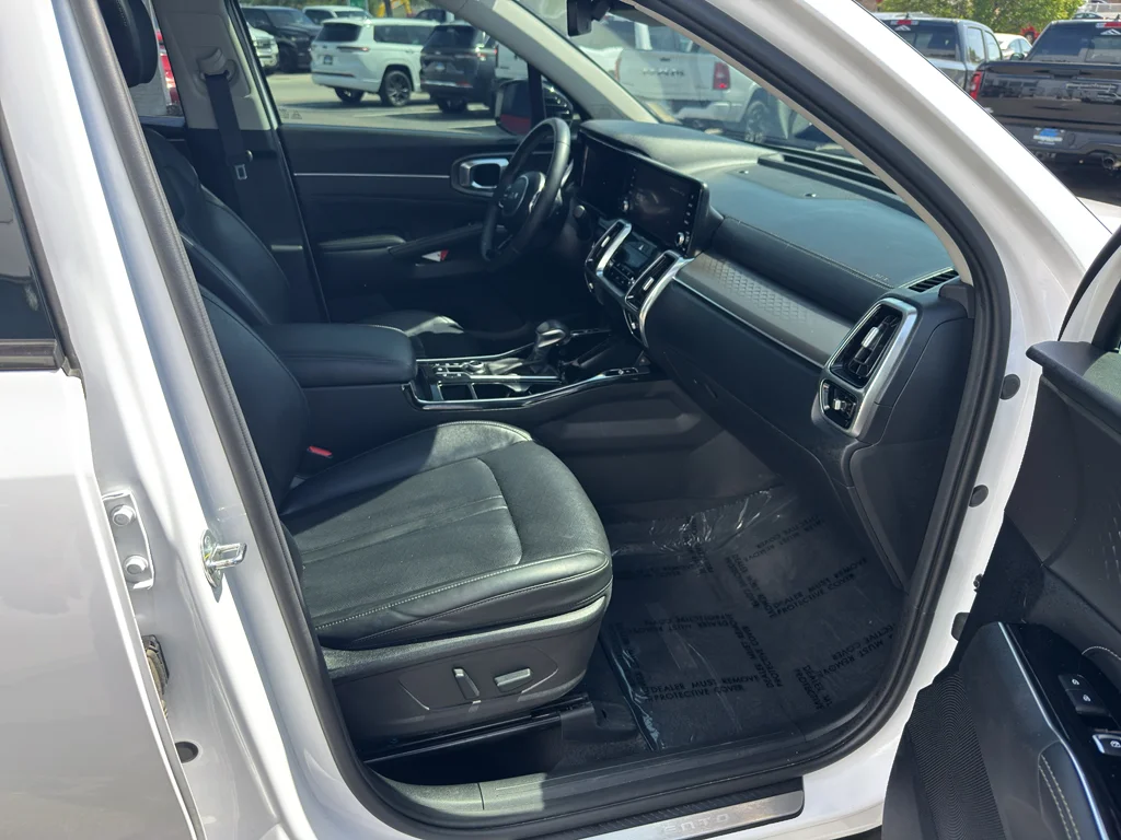 Used 2023 Glacial White Pearl Kia SX image 10