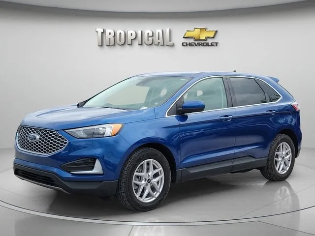 Used 2024 Blue Ford SEL image 1