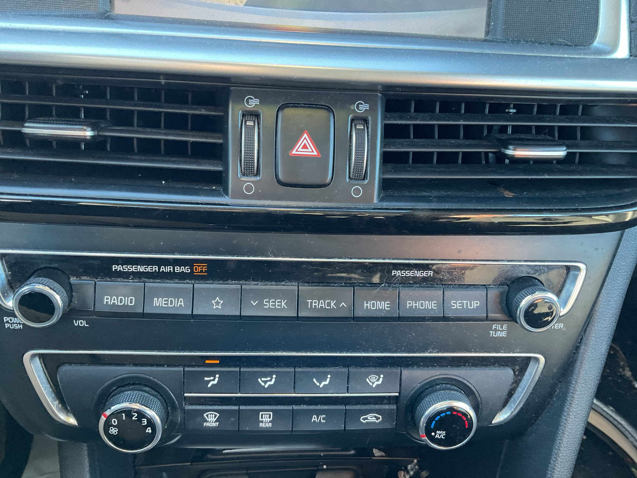 Used 2020 Snow White Pearl Kia LX image 12