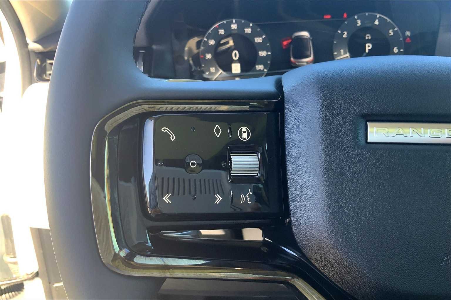 Used 2025 Fuji White Land Rover Dynamic SE image 23