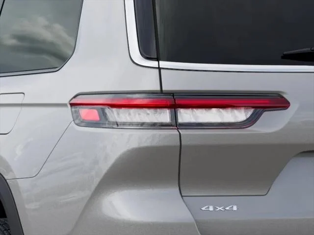 New 2026 Silver Zynith Exterior Paint Jeep Laredo X image 35