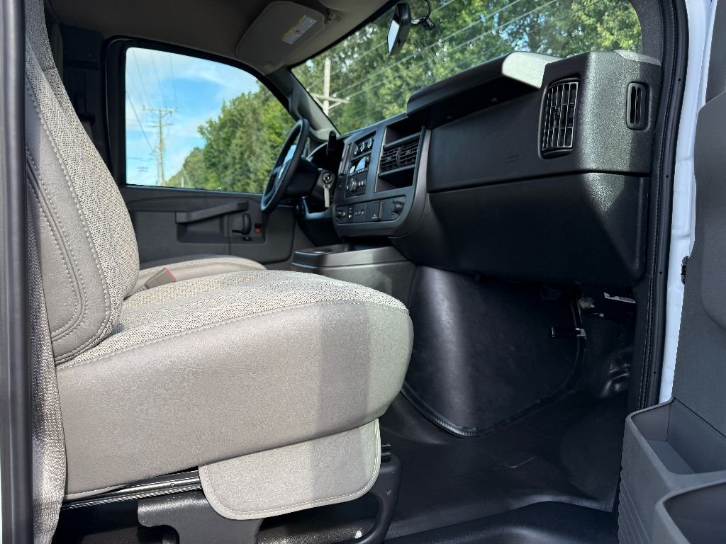 2025 Chevrolet Express Cargo Work Van - Photo 24