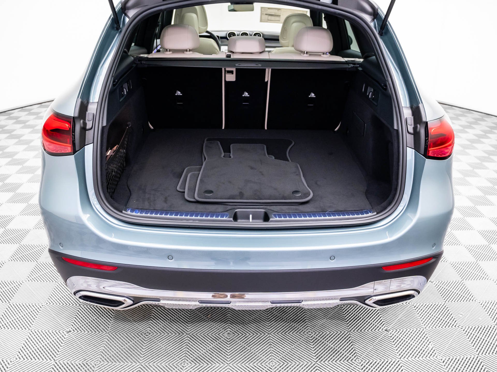 Used 2026 Silver Mercedes-Benz GLC 300 image 34