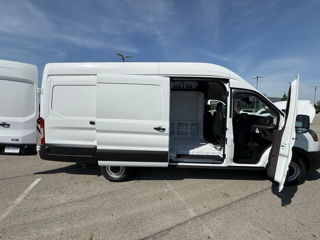 New 2026 Oxford White Ford Cargo Van image 19