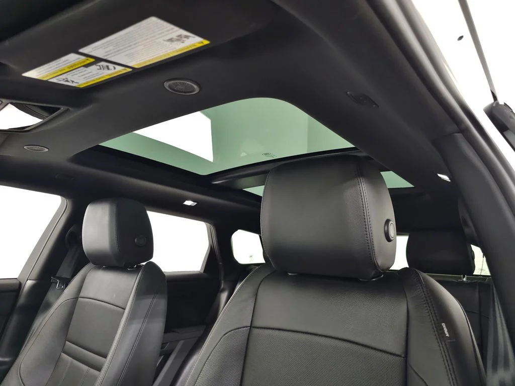 Certified Used 2024 White Land Rover Dynamic image 18