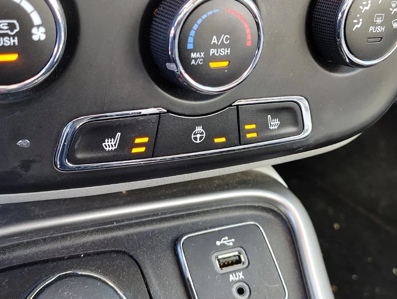 Used 2018 Red Jeep Latitude image 17