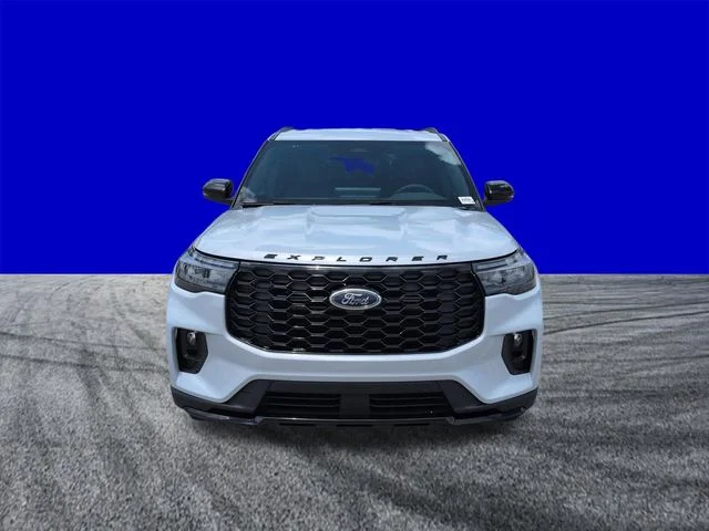 New 2026 Space White Metallic Ford ST-Line image 9