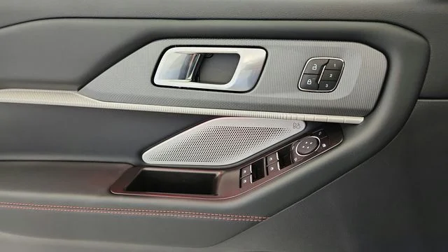 2026 Ford Explorer ST - Photo 21