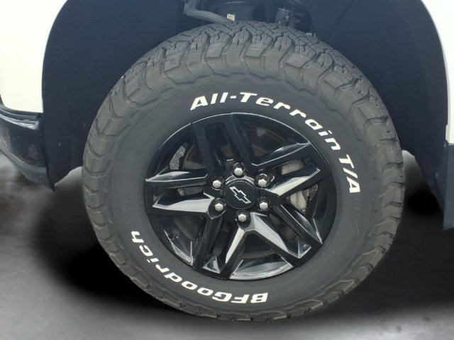 Used 2022 IRIDESCENT PEARL TRICOAT Chevrolet LT Trail Boss image 17