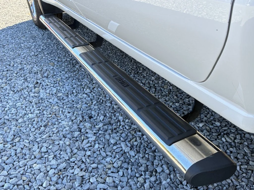 Used 2022 SUMMIT WHITE GMC SLE image 17