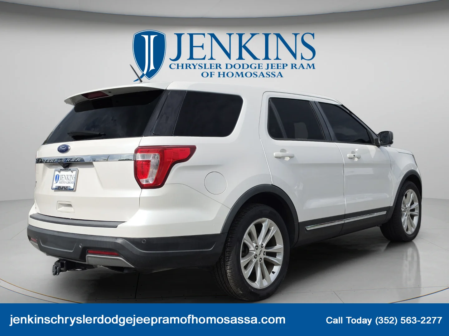 Used 2019 White Platinum Clearcoat Metallic Ford XLT image 5
