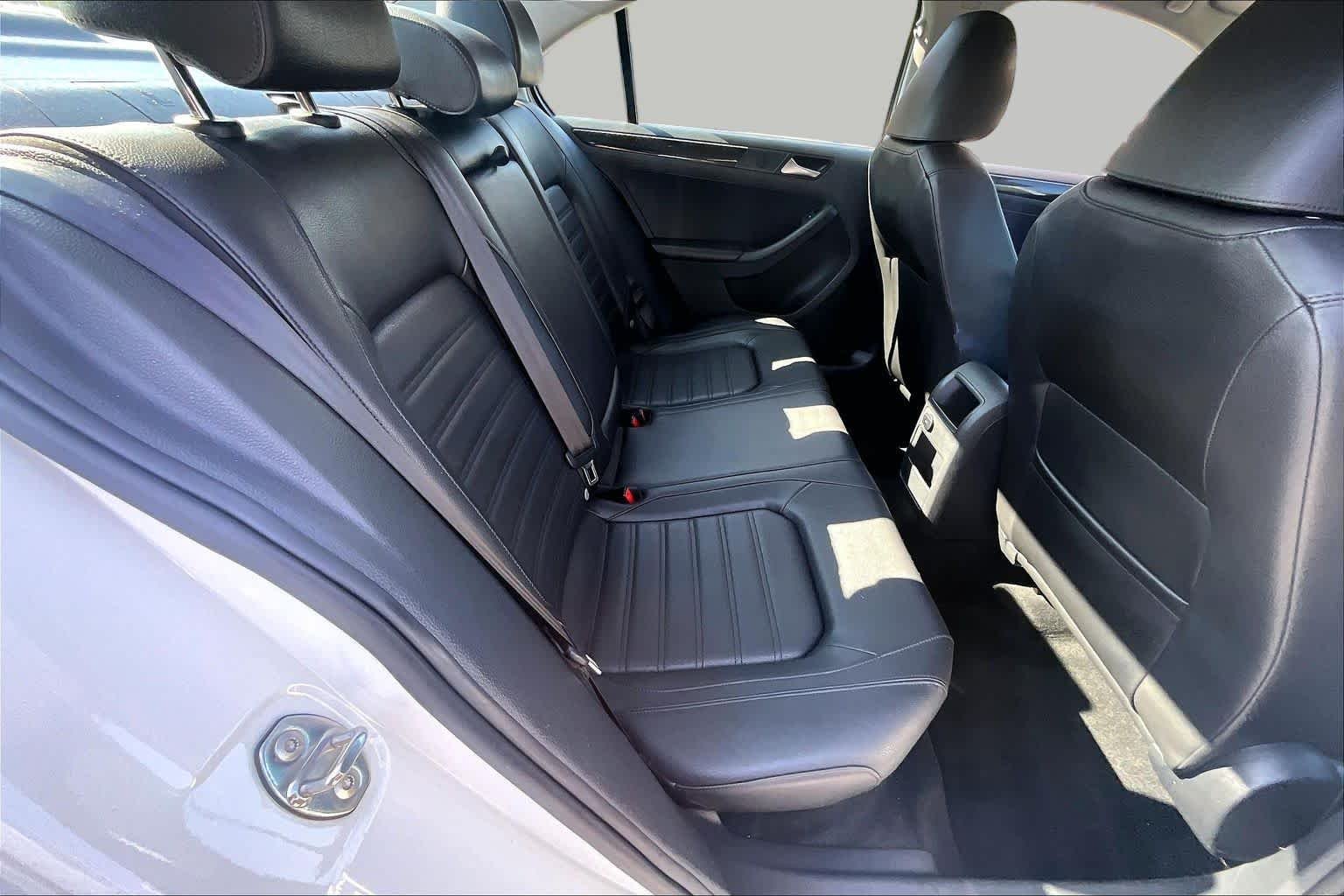 Used 2015  Volkswagen 1.8T SEL image 21