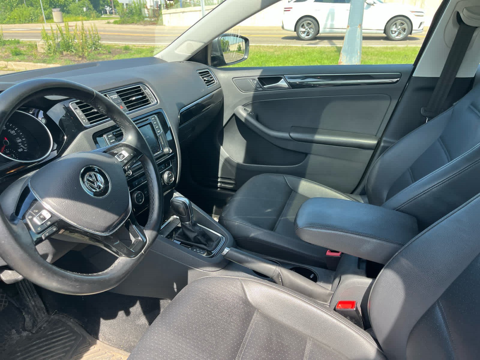 Used 2017 Platinum Gray Metallic Volkswagen 1.8T SEL image 15