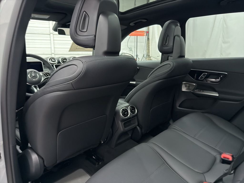 Used 2026 White Mercedes-Benz GLC 300 image 18