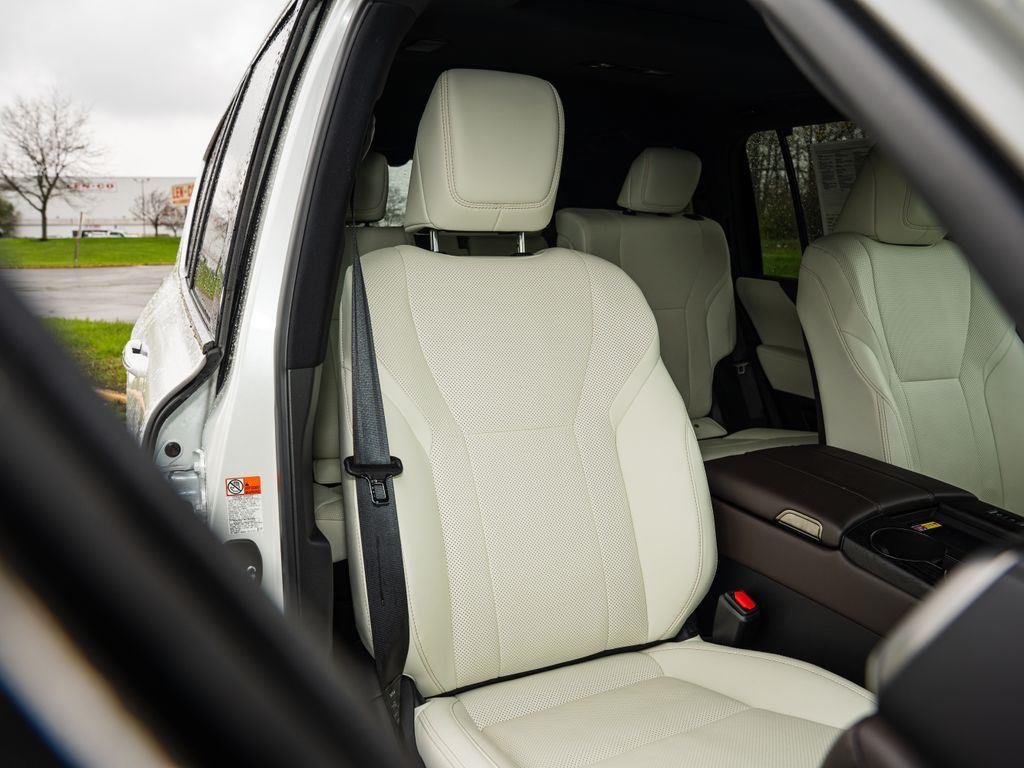 Used 2025 Eminent White Pearl Lexus LX 700h Luxury image 43