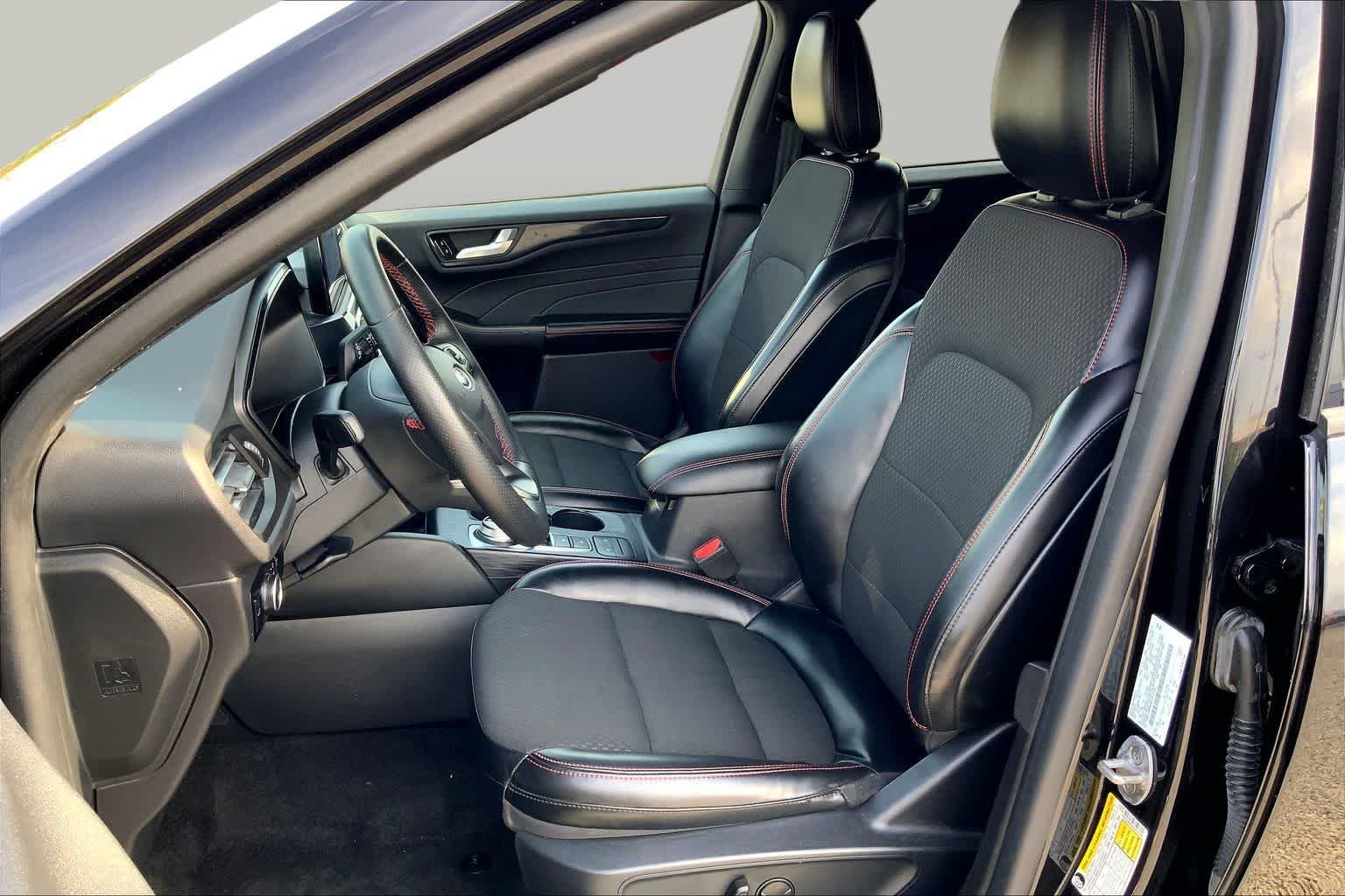 Used 2024 Agate Black Metallic Ford ST-Line image 6