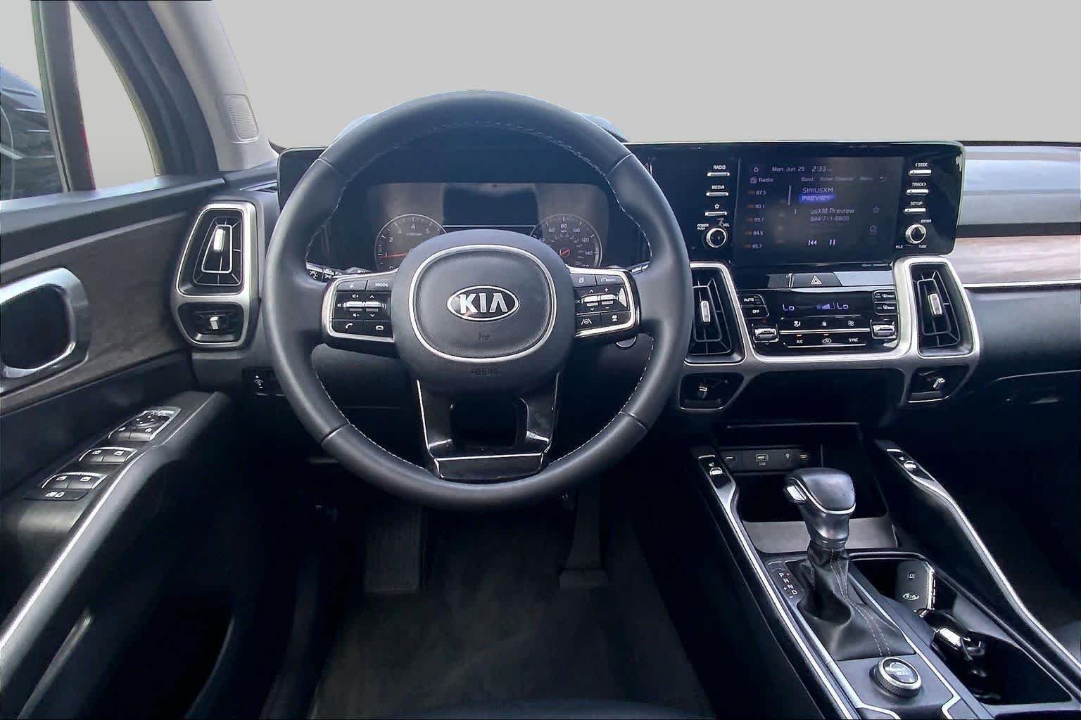 Used 2021 Everlasting Silver Kia EX image 6