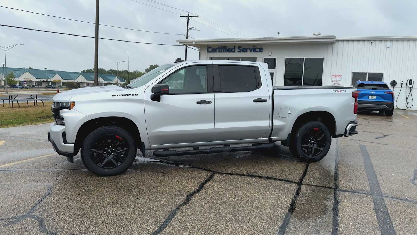Used 2022 SILVER ICE METALLIC Chevrolet RST image 5