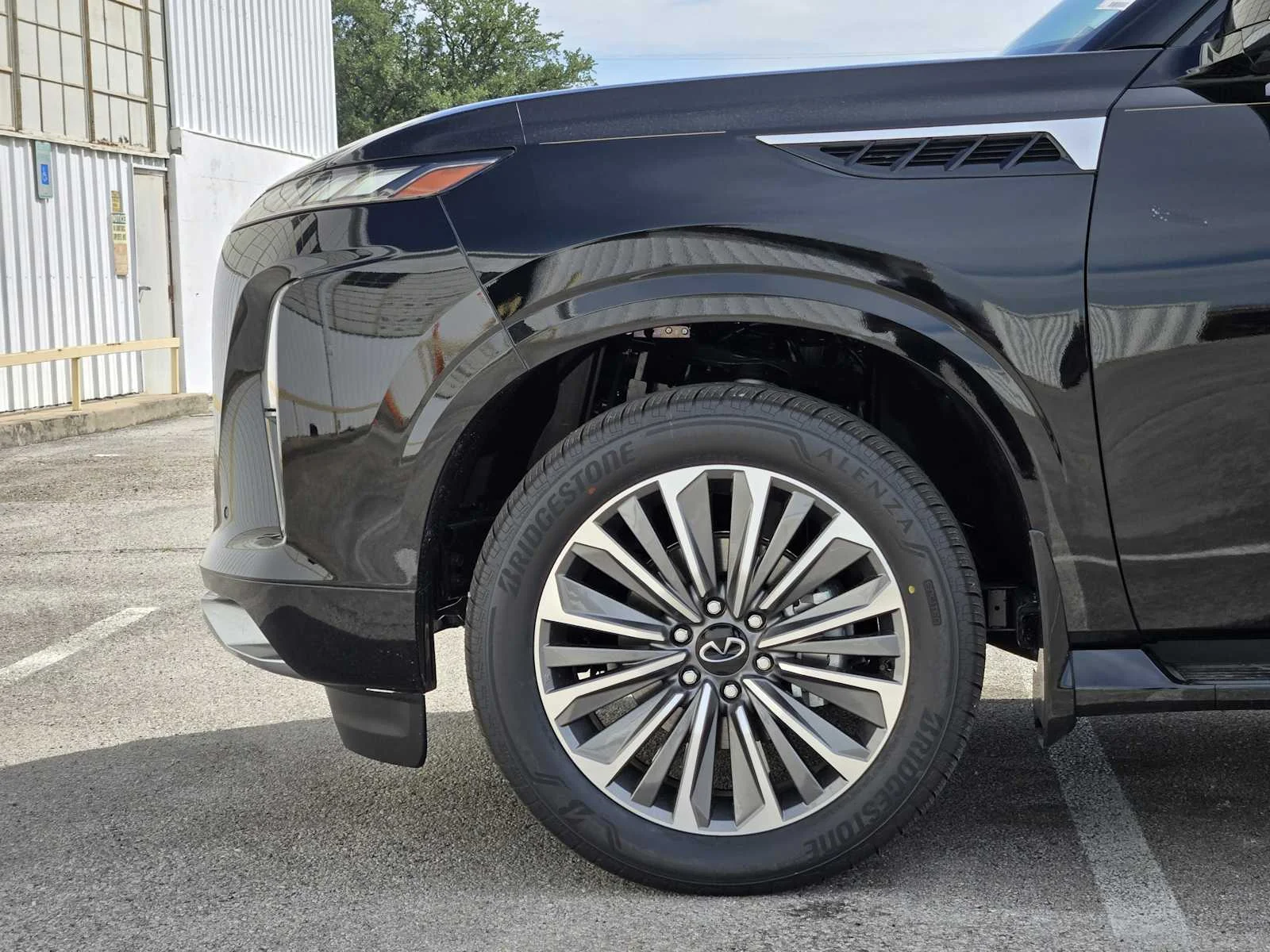 New 2026 BLACK OBSIDIAN INFINITI Luxe 2WD image 6