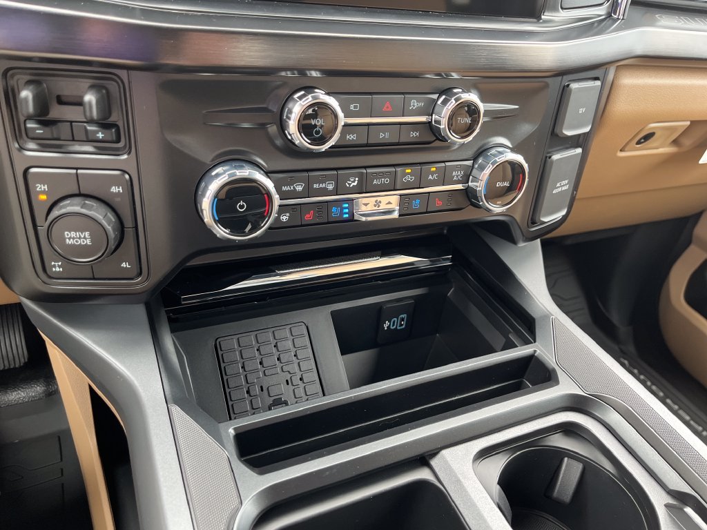 New 2027 Star White Metallic Tri-Coat Ford F-250® Lariat® image 21