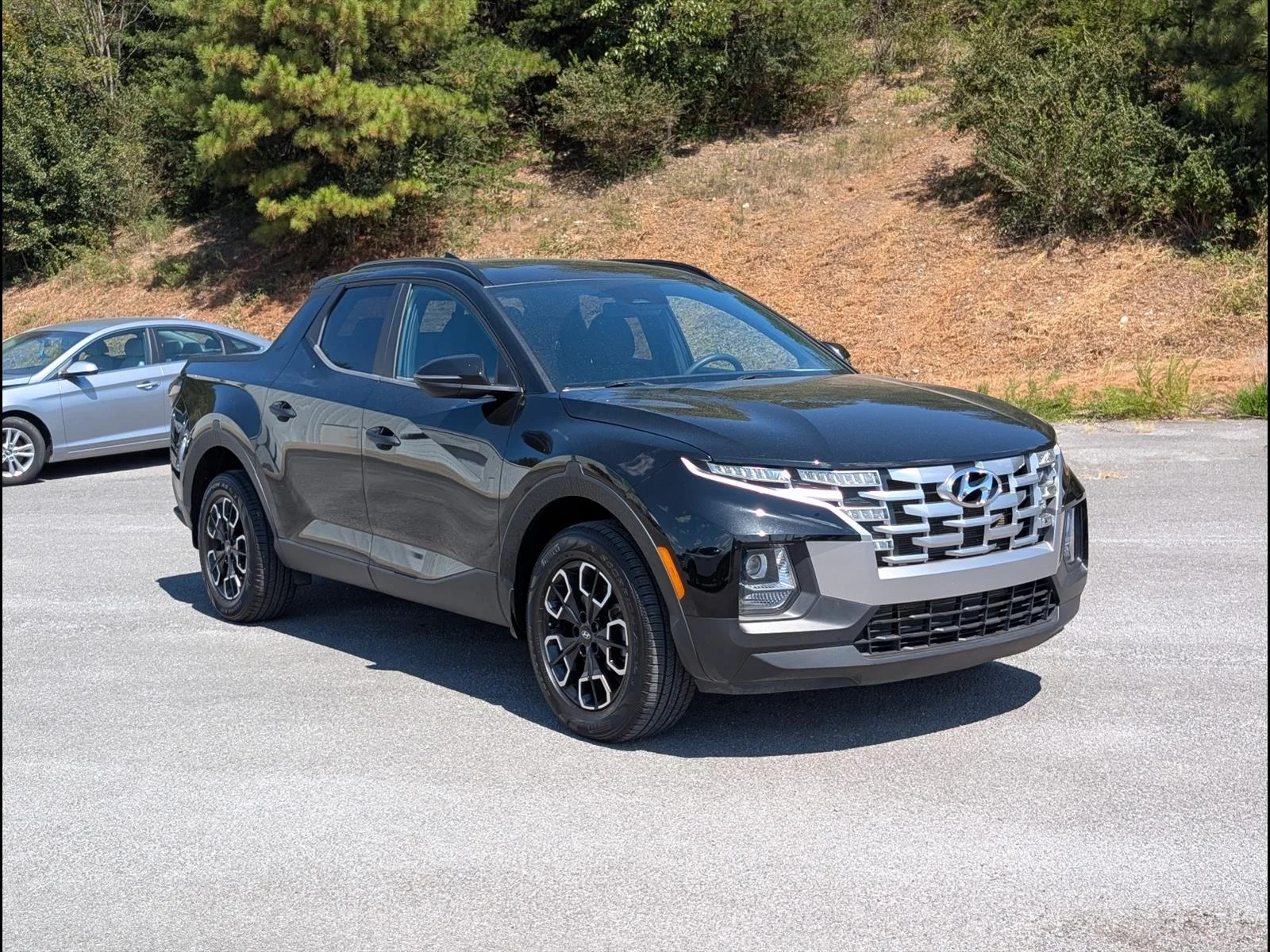 Used 2022 Black Hyundai SEL image 1
