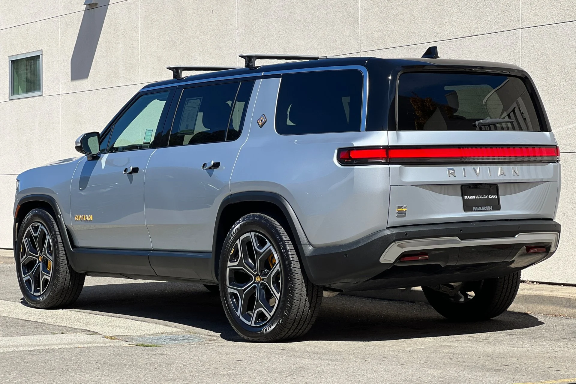 Used 2023 LA Silver Rivian Adventure image 6