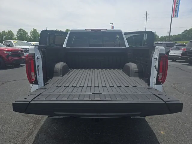 Used 2025 White GMC AT4 image 13