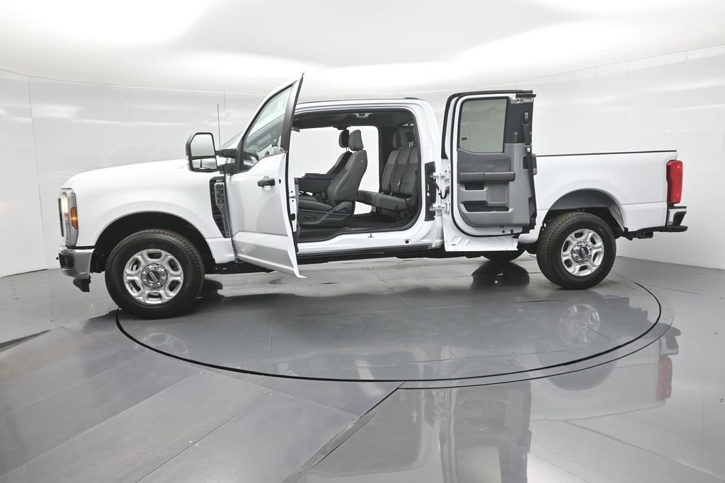 New 2026 Oxford White Ford XLT image 32