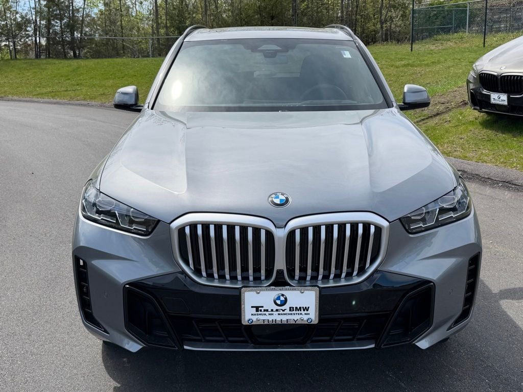 New 2026 Skyscraper Grey Metallic BMW xDrive40i image 2