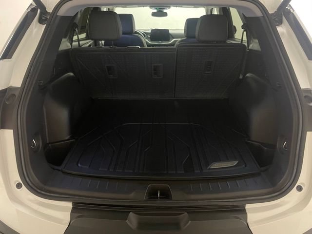 Used 2024 Summit White Chevrolet 3LT image 28