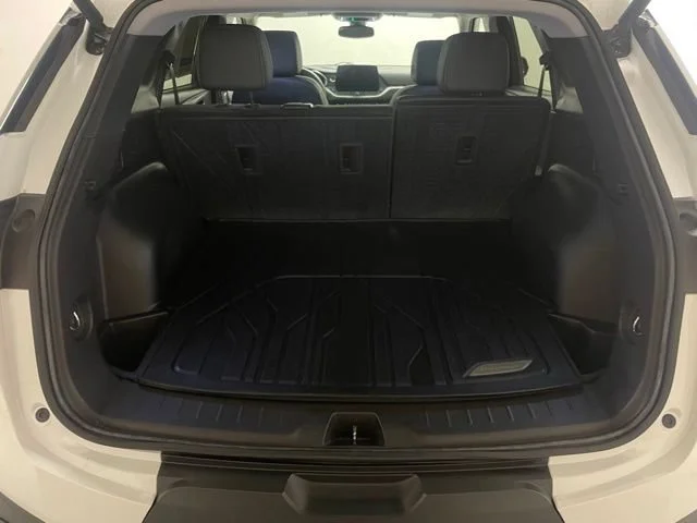 Used 2024 Summit White Chevrolet 3LT image 28