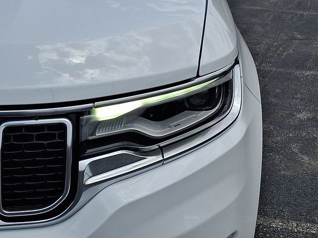 Used 2022 White Jeep Series II image 9