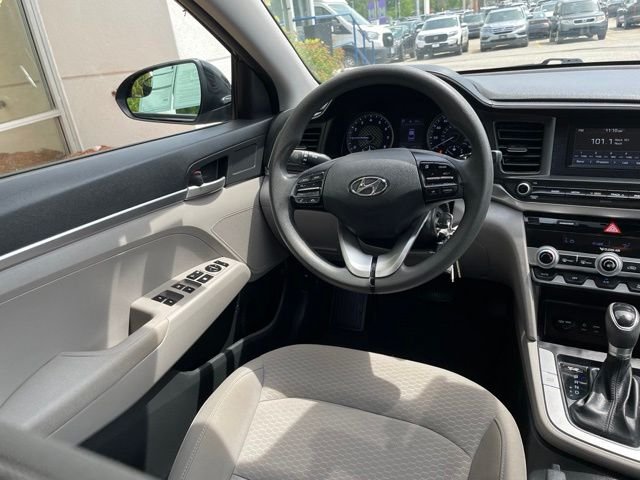 Used 2020 Phantom Black Hyundai SE image 11