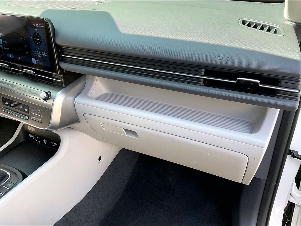 Used 2025 Atlas White Hyundai SEL image 13