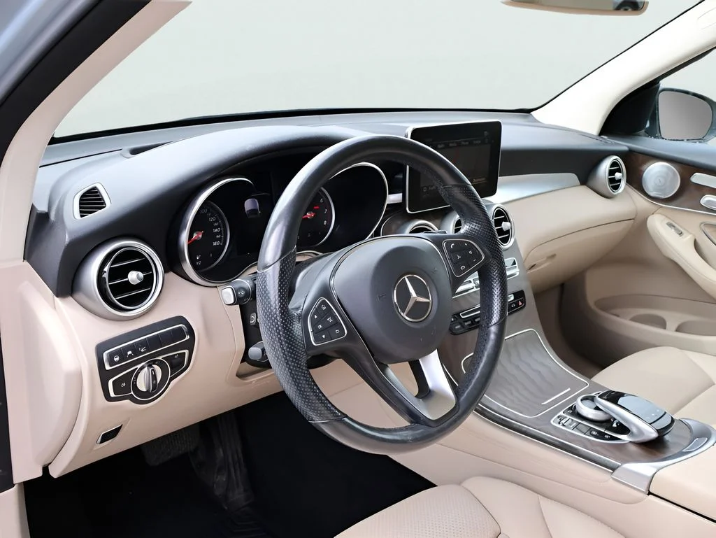 Used 2018 Diamond Silver Metallic Mercedes-Benz GLC 300 image 19