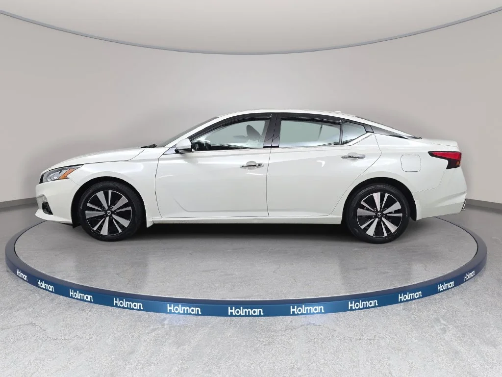 Used 2020 White Nissan 2.5 SL image 9