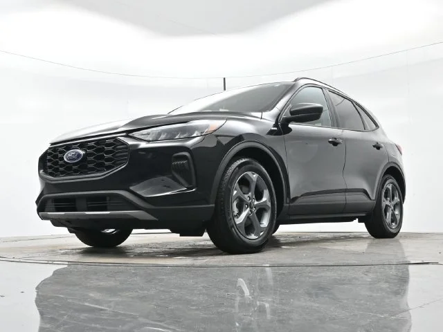 Used 2025 Agate Black Metal Ford ST-Line image 25