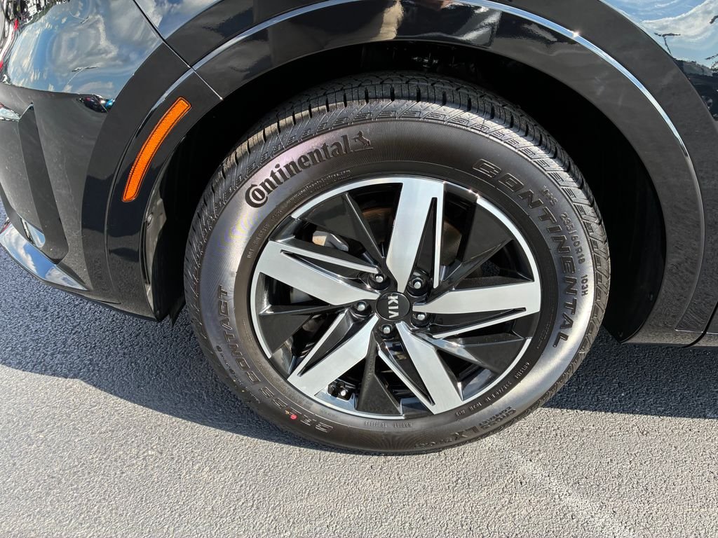 Used 2021 Black Kia S image 7