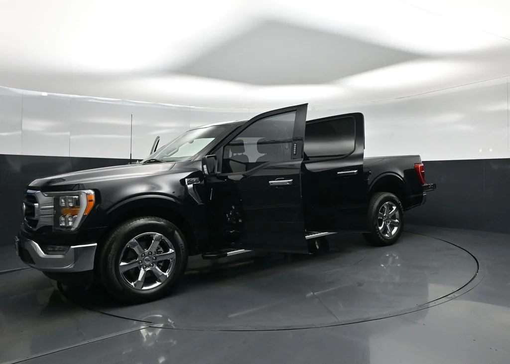 Used 2023 Black Ford XLT image 27