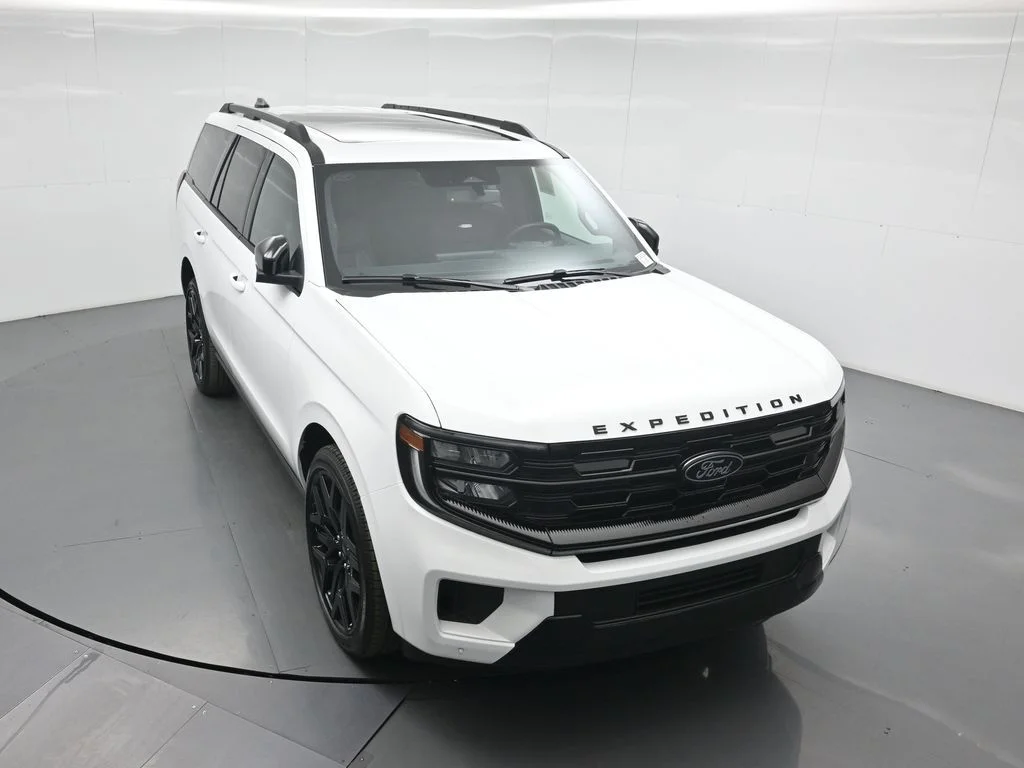 New 2026 Oxford White Ford Platinum image 32