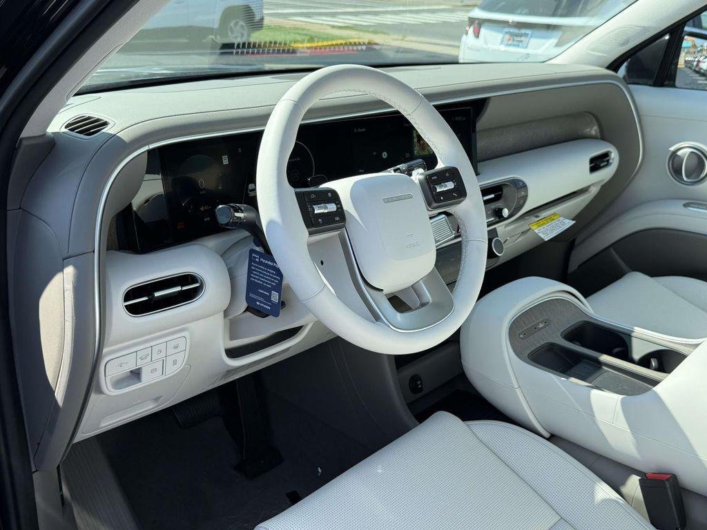 New 2026 Abyss Black Hyundai SEL 7P image 2