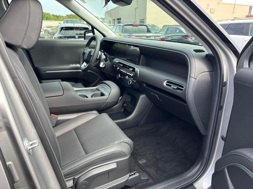 New 2027 Silver Hyundai SEL AWD image 19