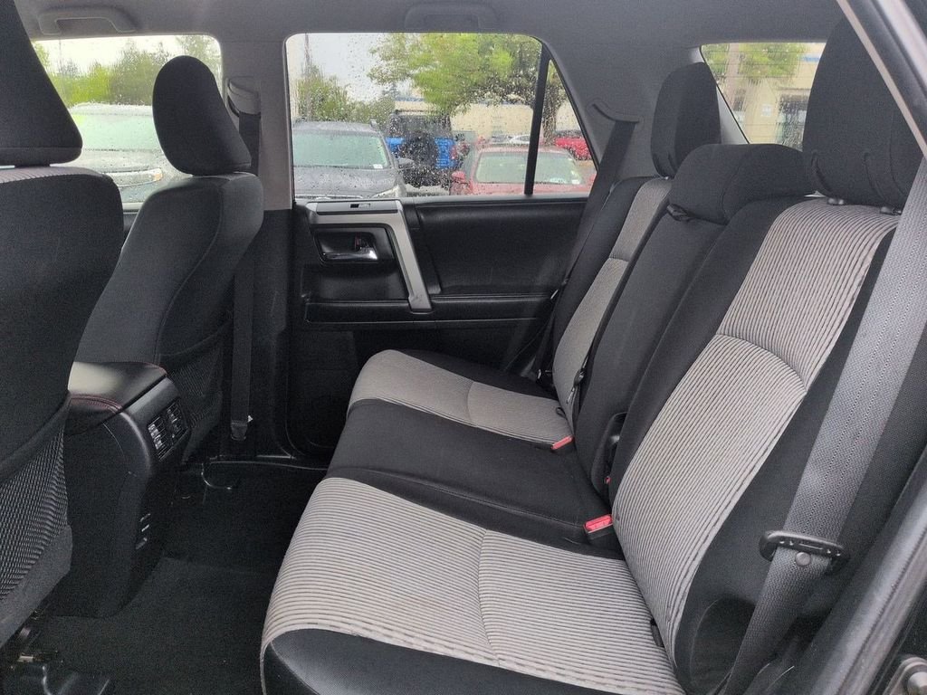 Used 2016 Midnight Black Metallic Toyota SR5 image 23