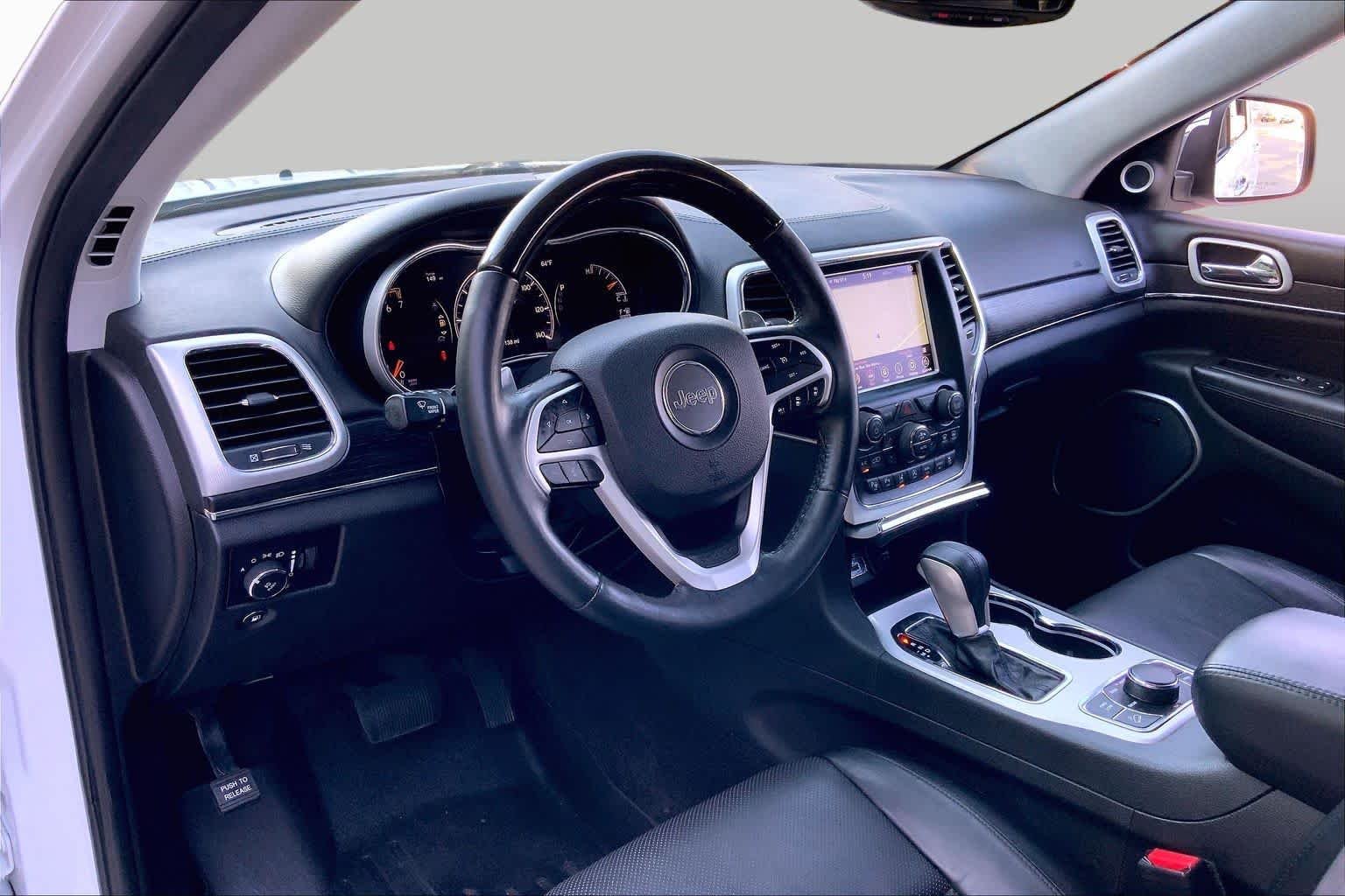 Used 2018 Bright White Clearcoat Jeep Summit image 18