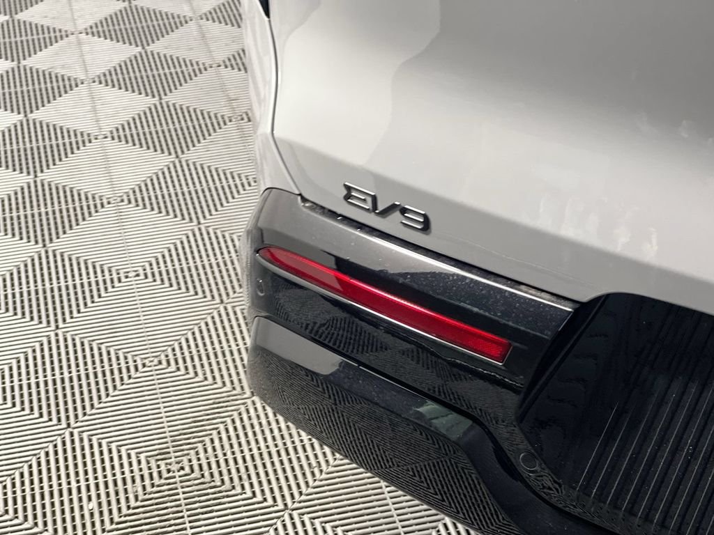 New 2026 Wolf Gray Kia Land AWD image 5