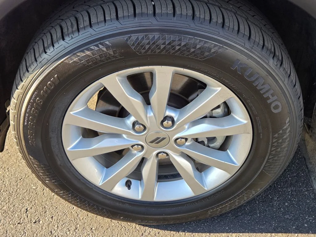 Used 2023 White Dodge SXT image 12