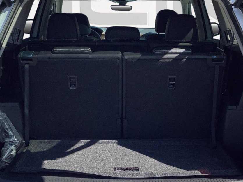 New 2026 Pure Gray Volkswagen 2.0T SE w/Technology image 14