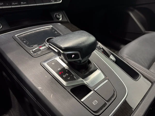 Used 2018 Manhattan Gray Metallic Audi 2.0T Premium image 28