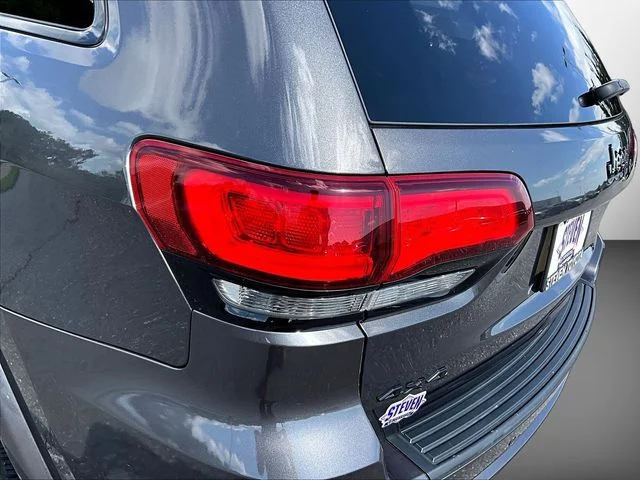 Used 2018 Gray Jeep Altitude image 28