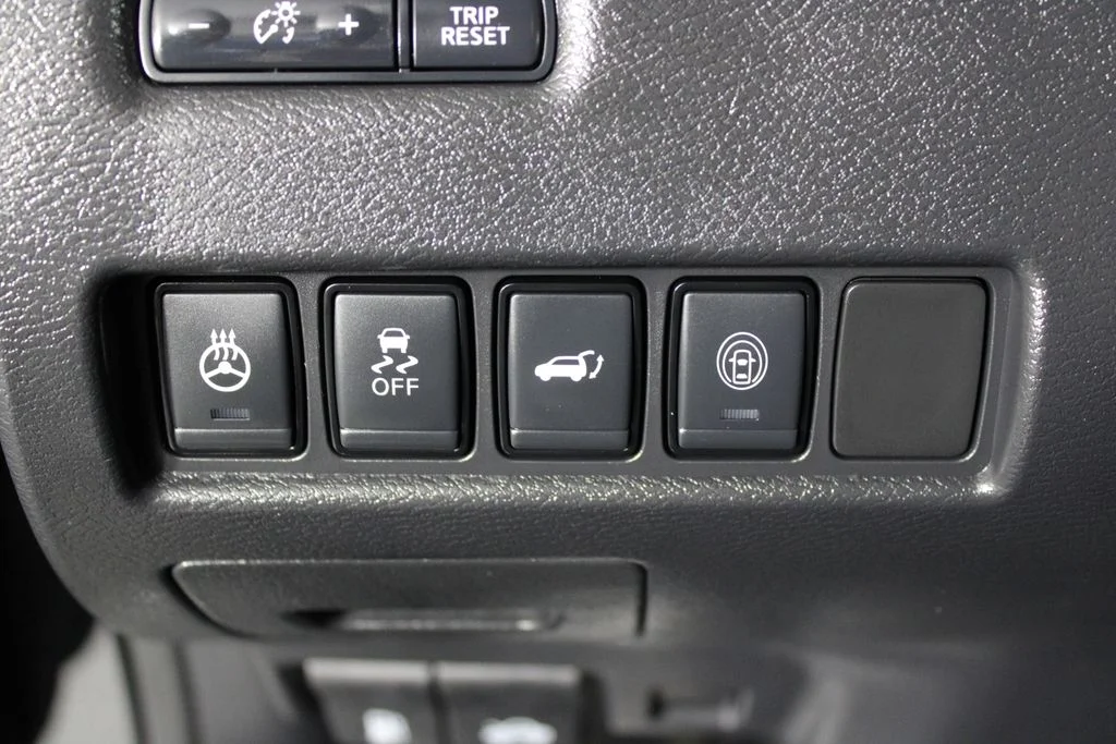 Certified Used 2020 Black Nissan Platinum image 28